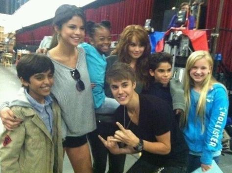 Disney Channel Aesthetic, Cameron Boys, Disney Jessie, Justin Bieber Selena Gomez, Old Disney Channel, 2010s Nostalgia, Disney Channel Shows, Disney Cast, Justin Bieber Pictures