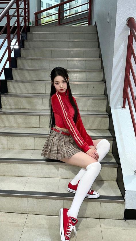 Wonyoung Red Outfit, Wonyoung Lockscreen, Ive Lockscreen, Ive Edit, Ive Wallpaper, Wonyoung Wallpaper, Checkered Outfit, Movie Outfit, Buat Pita