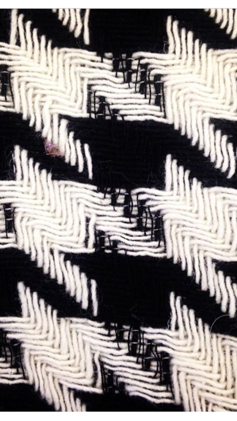 Houndstooth Artisan Yarn, Weaving Inspiration, Houndstooth Fabric, Dobby Weave, Up Close And Personal, Weaving Textiles, Weaving Projects, Pattern Play, Knit Stitch