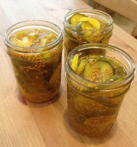 Canned Bread And Butter Pickles Recipe, Church Potluck Recipes, Bread N Butter Pickle Recipe, Crunchy Bread, Kosher Dill Pickles, Bread And Butter Pickles, Sour Pickles, Deer Recipes, Butter Pickles