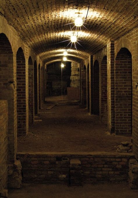 14 American Cities With Crazy Underground Tunnel Systems - Chicago, Boston, New York Hidden Tunnel, Nic Cage, Underground Tunnels, The Catacombs, Underground Cities, What Lies Beneath, City Market, Cable Car, American Cities