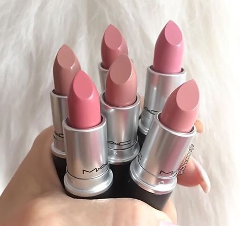 Tips para convertir los lipsticks rosas en tus mejores aliados Mac Make Up, Make Up Diy, Mac Makeup, Mac Lipstick, Lipstick Shades, Makeup Goals, Makeup Brands, Love Makeup, Lipstick Colors