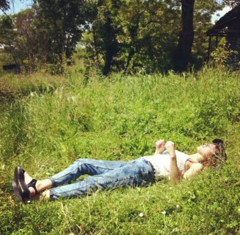 Laying Down In Grass Pose, Person Laying On Grass Drawing, Laid Down Pose Reference, Person Laying In Grass Reference, Sleeping In Field, Laying In The Grass Aesthetic, Relaxed Poses, Laying In The Sun, Sunny Field