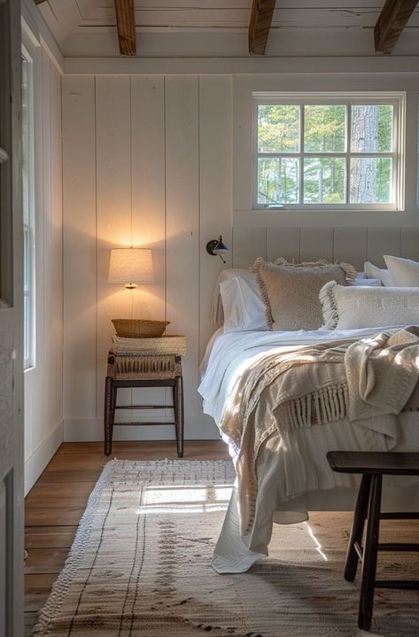 Cozy Farmhouse Master Bed, Nantucket Style Homes Interior Master Bedrooms, Guest Bedroom Coastal, Cottage Charm, Cottage Bedroom, Cottage Interiors, Modern Minimalism, House Room, Guest Bedrooms