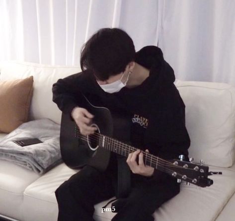 Yoongi seorang pegawai kantoran yang tiba tiba jatuh cinta dengan sah… #romansa # Romansa # amreading # books # wattpad Main Gitar, Bts Aesthetic Pictures, Min Suga, Bts Korea, Bts Yoongi, Bts Photo, Bts Suga, Bts Pictures, Boyfriend Material