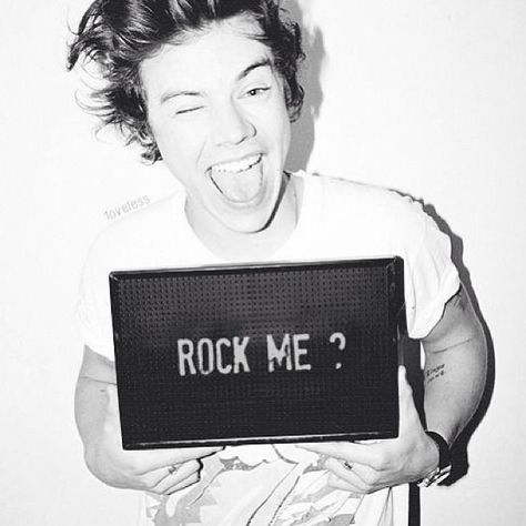 Harry Styles Black And White Harry Styles Pictures, Harry Styles Bw Aesthetic, Harry Styles 2014 Photoshoot, Harry Styles 2015 Photoshoot, Harry Styles Side Eye Meme, Holmes Chapel, Haikou, Frat Boy, One Direction Harry