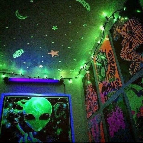 Hippy Bedroom, Hippie Bedroom Decor, Grunge Bedroom, Trippy Room, Hippie Bedroom, Neon Bedroom, Hippy Room, Dorm Living Room, Chill Room