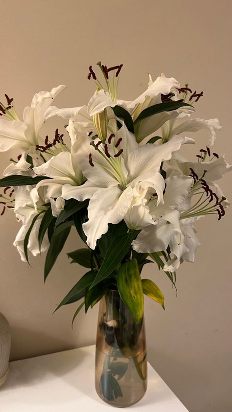 Lillies Flowers Bouquet Aesthetic, Day Lily Bouquet, White Lillie’s, Dark Lillies, Lily Bucket Flower, Wild Lillies, Lilly Bouquets, Lily In Vase, Lillies Bouquet