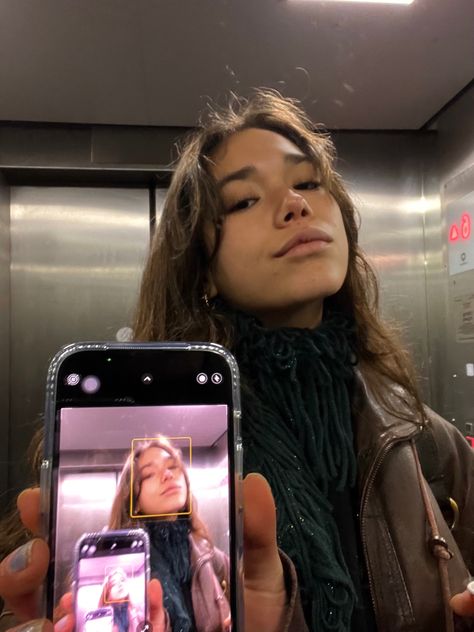 Lift Picture Instagram, Lift Mirror Selfie Aesthetic, Pictures In Elevator, Lift Selfie Ideas, Elevator Selfie Instagram, Lowkey Selfie, Elevator Selfie Aesthetic, Mirror Elevator, Elevator Mirror Selfie