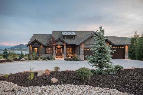 Small Mountain Homes, Modern Mountain Home Exterior, Mountain Style Homes, Ireland Houses, Mountain Craftsman, Mountain Home Exterior, Lake Houses Exterior, Craftsman Homes, Montana Homes