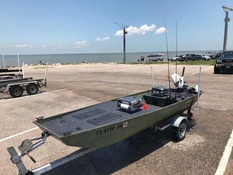 Mini Bass Boats, Jon Boat Trailer, Flat Bottom Jon Boat, Bass Boat Ideas, Jon Boat Fishing, Jon Boat Project, Boat Conversion, Aluminum Jon Boats, Jon Boat Modifications