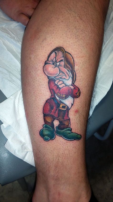 Grumpy Tattoo, Snow White Tattoos, Golf Tattoo, Japanese Tattoos For Men, Graffiti Cartoons, Cartoon Tattoos, Sleeve Tattoos For Women, White Tattoo, Disney Tattoos