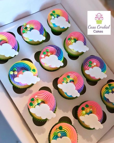 Rainbow Cupcake Ideas, Somoa Cake, Samoa Cake, Cakes Creative, Kids Cupcakes, D N Angel, Fathers Day Cupcakes, Rainbow Desserts, Rainbow Birthday Cake