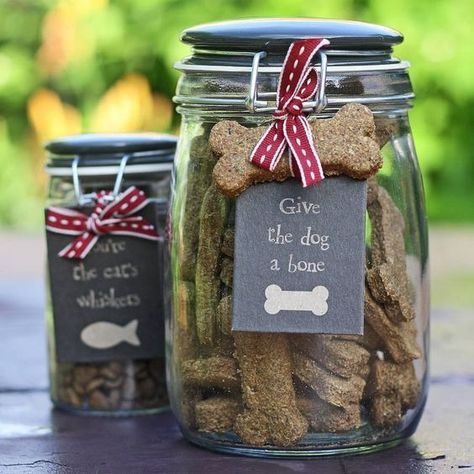 10+ Dog Treat Packaging Ideas: Win Over Pet Owners | Arka Dog Treat Packaging, Dog Treat Jar, Dog Bakery, Grooming Salon, Dog Cookies, Dog Crafts, Dog Biscuits, Treat Jars, Pet Holiday