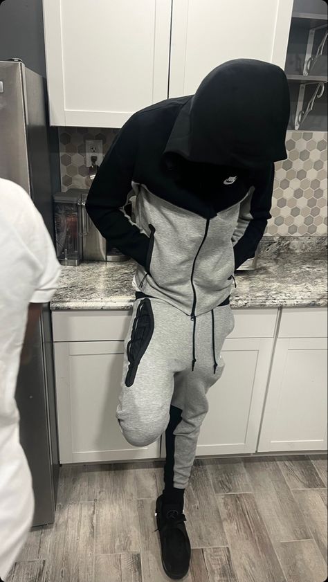 Rapper Inspired Outfit, Thug Aesthetic Outfits, Tech Bro Outfit, Roadman Outfits, Roadmen Style, Uk Drip Aesthetic, Nike Techwear Hoodie With Drawstring Hood, Drip Aesthetics, Drip Fits For Men