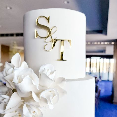 Double Initial Serif Acrylic Wedding Cake Charm Add an elegant finishing touch to your dream wedding cake.   With the couples initials available in a variety of acrylic colours to match your wedding theme. You can choose whether you would like the initials and ampersand made in one attached piece or three separate individual pieces to be attached to the front of the wedding cake. Overall size of charm is approx 7.5cm wide and 9cm tall.  Individual size of letters will vary dependent on the initials given.  This was created small to fit on the top tier.   I am more than happy to make this larger,  just make a note on the order of the approx size you would like. Easily attached to the cake with buttercream Please get in touch if you have any questions. ** Wedding cake pictured by Sweet Desig Wedding Cake Three Separate, Wedding Cake Initials, White And Black Wedding Cake, Ww Cake, Wedding Cake Charm, Wedding Cake Topper Gold, Modern Wedding Cake Toppers, Modern Cake Toppers, White And Gold Wedding Cake