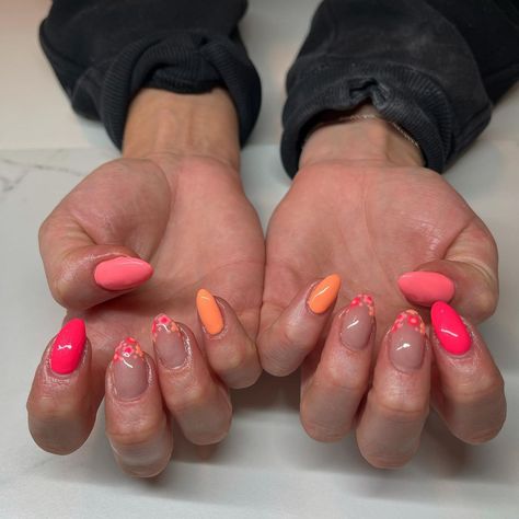 Cutest Acrylic Nails, Almond Nails Flower Design, Flower Tip Nails, Almond Spring Nails, Flower Tips, Quartz Nails, Broken Nails, Simple Gel Nails, Summery Nails