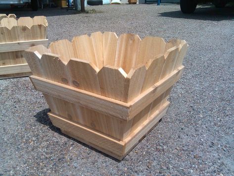 cedar fence picket planter boxes - by kirbi69 @ LumberJocks.com ~ woodworking community Picket Planter Boxes, Garden Planters Ideas, Cedar Fence Pickets, Planters Ideas, Fence Picket, Picket Fences, Fence Pickets, Cedar Planters, Diy Planter Box