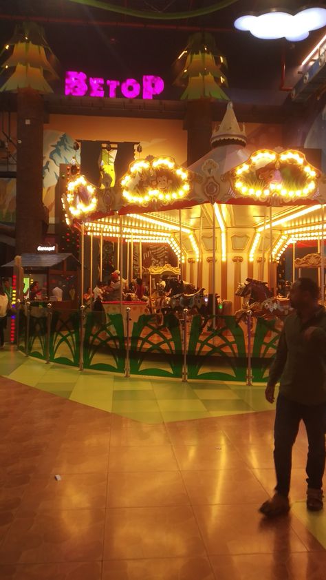 Fun Fair Aesthetic, Amusement Park Aesthetic, Exhibition Aesthetic, Fair Aesthetic, Ride Horse, Park Aesthetic, Fun Fair, Stranger Things Aesthetic, Amusement Park