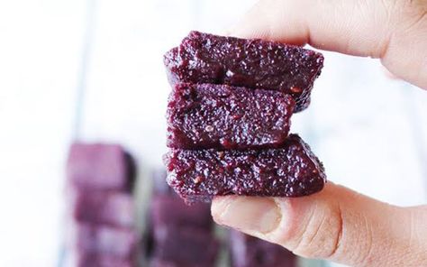 <p> These homemade energy gels are made from frozen fruit, dates, and sweet rice flour, also known as mochiko. Not only will they give you the energy you need to get through your run, you can customize the flavor with your favorite fruit.</p> Homemade Energy Gel, Healthy Snacks For Athletes, Running Snacks, Frozen Fruit Snacks, Snacks For Athletes, Sweet Rice Flour, Frozen Fruit Recipes, Running Gels, Vegan Runner