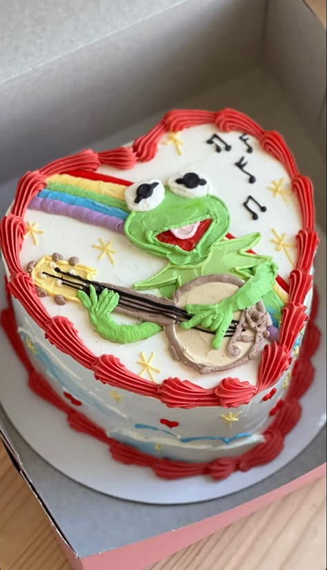 Via @kitchenprincess21 Cakes Cartoon, Muppets Birthday, 17 Birthday Cake, Frog Cake, Mini Cakes Birthday, Birthday Cakes For Women, Creative Birthday Cakes, Fake Cake, Cake Decorating Designs