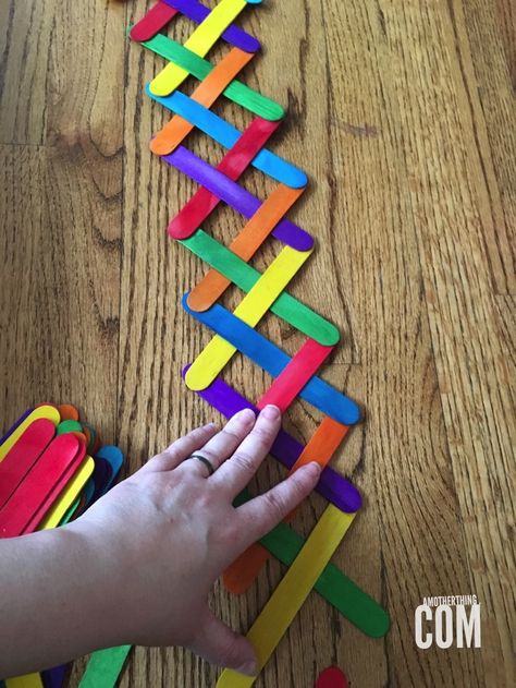 Exploding Rainbows. A chain reaction using rainbow colored jumbo craft sticks. This is a great science lesson for young kids, and SO much fun! Chain Reaction Game, Popsicle Stick Chain Reaction, Jumbo Craft Stick Crafts, Chain Reactions For Kids, Craft Sticks Projects, Popsicle Stick Ideas, Fun Things For Kids, Popsicle Stick Picture Frame, Paper Craft Ideas For Kids