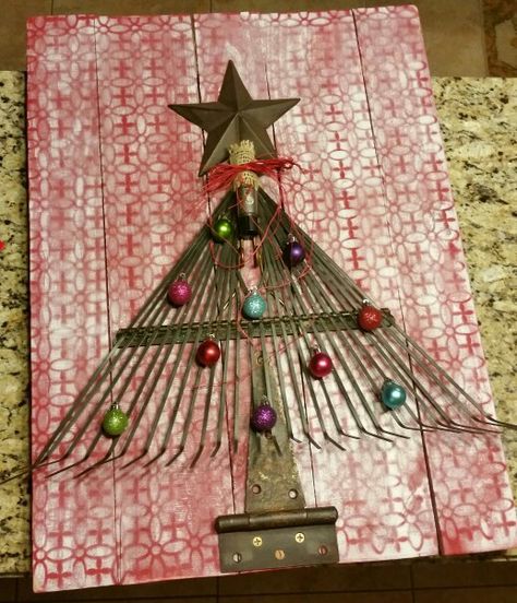 Old Made New, Old Rake Ideas, Saw Blade Christmas Tree, Pitch Fork Repurposed, Garden Rake Ideas Rustic, Rake Christmas Tree, Garden Rake Repurposed, Old Shovels Ideas Yard Art, Old Christmas Tree Repurpose