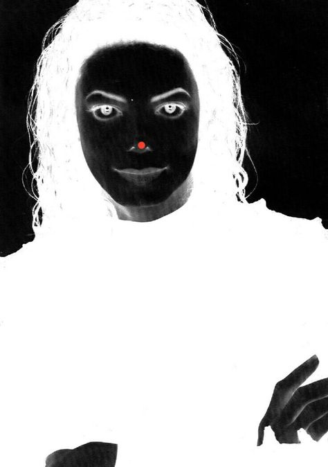 Black and white optical illusion. State at the red dot for 30 seconds then look away and blink. Red Dot Illusion, Optical Illusion Makeup, Stare At The Red Dot, Optical Illusions Mind Blown, Optical Illusions Drawings, Pet Shark, Michael Jackson Hot, Tik Tok Videos Funny, Mike Jackson