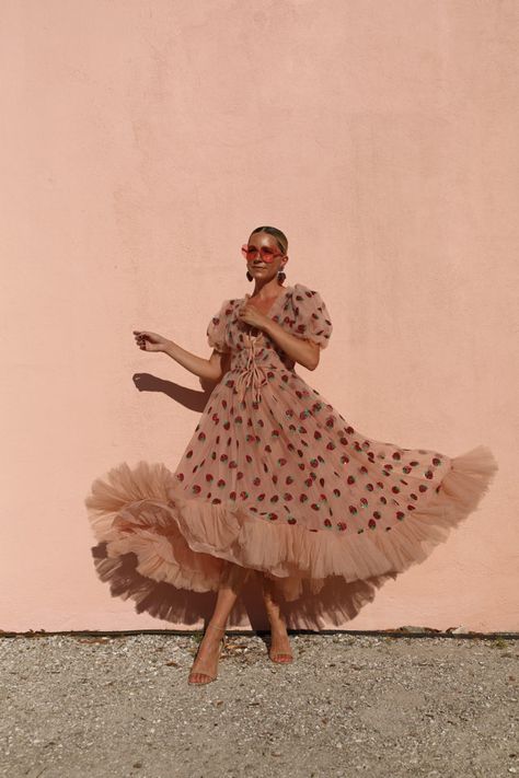 Dress: Lirika Matoshi // Strawberry Earrings: Mignonne Gavigan // Shoes: Sam Edleman Fashion Facts, Lirika Matoshi, Blair Eadie, Atlantic Pacific, Strawberry Dress, Fashion Sites, Fashion Weeks, Looks Vintage, Fashion Street