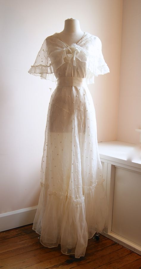 vintage wedding dress / 1930's wedding gown at Xtabay. 1930s Lace Dress, Vintage Wedding Dress Vintage Wedding Dress 1950s 1940s, Simple Elegant Wedding Dress Romantic, 1900 Wedding Dress, 1930 Wedding Dress, Vintage Wedding Dress 1930s, 1900s Wedding Dress, Modern Vintage Wedding Dress, 30s Wedding Dress