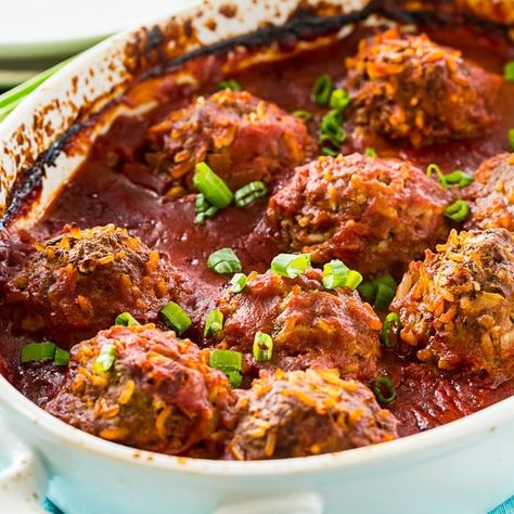 Old-Fashioned Porcupine Meatballs in tomato sauce make a delicious and economical family meal. Serve as is or over rice or mashed potatoes for a filling dinner. Porky Pine Meatballs, Appalachian Style, Porcupine Meatballs Recipe, Fun Meals, Porcupine Meatballs, Spicy Southern Kitchen, Meatball Recipes Easy, Southern Kitchen, Filling Dinner