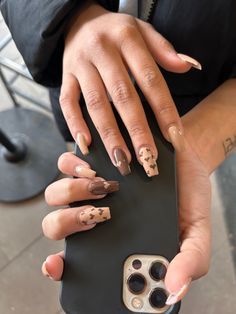 Light Brown And Dark Brown Nails, Brown Colour Nail Art, Nude Colour Nail Art, Nude Colours Nails, Valentines Nails Brown, Brown Valentines Day Nails, Nude Nails With Heart Design, Nail Extension Designs Nude Color, Brown Valentines Nails