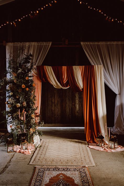 40+ Swoon-worthy Wedding Arches - ThePrettiest Arch Ideas Fall Woodland Wedding Decor, Rust Backdrop Wedding, Farm Wedding Backdrop, Draped Fabric Wedding Decor, Rust Wedding Aesthetic, Wedding Arch Boho Rustic, Terracotta Backdrop Wedding, Fall Backdrop Wedding, Autumn Photo Backdrop