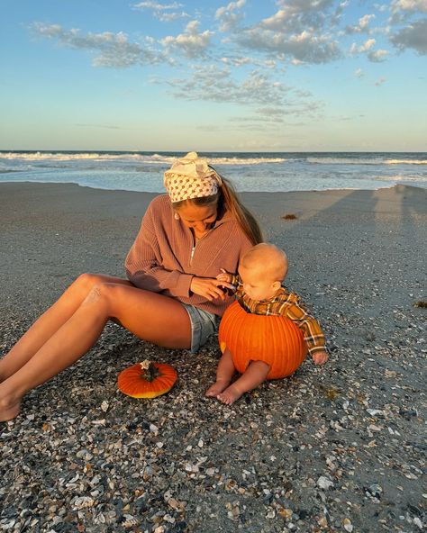 aggressively cute pumpkin spotted in Jax beach🎃🍁😍👼 Future Love, Cute Pumpkin, Quick Saves