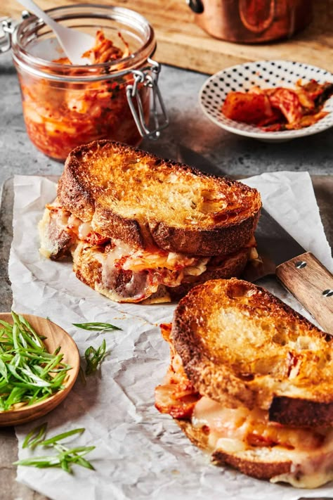 Kimchi Sandwich Grilled Cheeses, Kimchi Toasted Sandwich, Kimchi Sandwich Recipes, Kimchi Cheese Sandwich, Kimchi Toast, Kimchi Grilled Cheese Sandwich, Kimchi Grilled Cheese, Viral Sandwich, Kimchi Sandwich