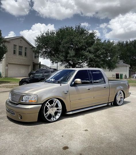 2001 Ford F150 Supercrew, Ford Pickup Trucks F150, Harley Davidson Truck, Ford F150 Harley Davidson, Low Trucks, Ford F150 Custom, Ford Crew Cab, Slammed Trucks, Ford Lightning