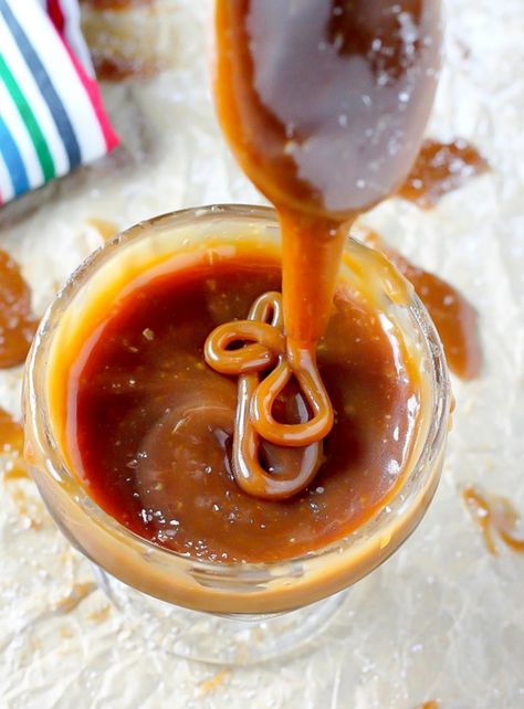 It’s that time of year where I want salted caramel EVERYTHING. It’s such a cozy treat! Be it drizzled over your coffee… or straight into your mouth. If you’ve been looking for an easy way to slip into the salted caramel game, this recipe is here for you. No thermometer needed. No fancy ingredients. No hours... Salted Caramel Sauce Recipe, Bourbon Caramel Sauce, Bourbon Caramels, Butterscotch Sauce, Sweet Sauces, Caramel Recipes Sauce, How To Make Caramel, Vegan Caramel, Homemade Caramel Sauce