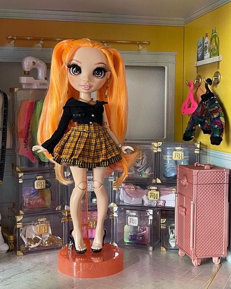 Rainbow High Poppy Rowan, Rainbow High Custom, Doll Makeover, Cute Imvu Baddies, Black Bratz Doll, Doll Things, Uncanny Valley, Costume Ball, Custom Costumes