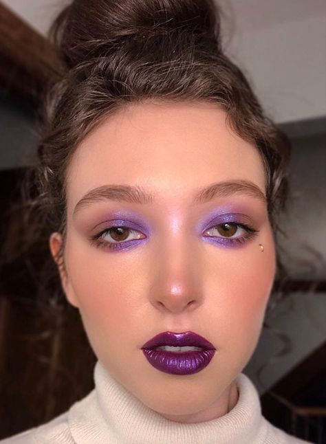 Chromatic Makeup Look, Simple Colorful Makeup, Violet Makeup, Futuristic Makeup, Face Art Makeup, Work Makeup, Magical Makeup, Purple Makeup, Colorful Eye Makeup