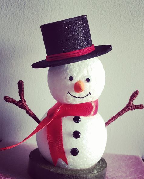 Materials used: Thermocol balls Artifical Eyes for craft (as well as buttons) Red ribbon Molding wire (for hands) Brown thread (for hands) Black Glitter foam sheet (for hat) Ball Craft, Easy Diy Room Decor, Diy Snowman, Foam Sheets, Diy Room, Black Glitter, Red Ribbon, Diy Room Decor, Room Diy