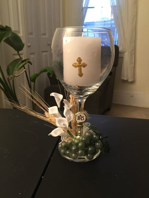 Centerpieces For Priest Ordination, First Holy Communion Centerpieces, Primera Communion Decoration, First Communion Centerpieces For Boys, Communion Centerpieces For Boys, 1st Communion Party Ideas Decor, Communion Party Decor, 1st Communion Centerpieces, Confirmation Centerpieces