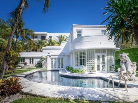 Art Deco Exterior, Art Deco Houses, Art Deco House, Beach Art Deco, Art Deco Homes, Miami Art Deco, Deco House, Art Deco Interior Design, Streamline Moderne