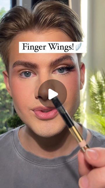 Trevor Barrett on Instagram: "Finger Wings!🖤 An easy & effective way to getting winged liner without tape or a freehand pen🤍🙂‍↔️ What would you like to learn about next?☺️  Used @esteelauder Noir Kohl Pencil - would also reccomend @urbandecaycosmetics Pervers*on Pencil or @hudabeauty Kohl pencil🫶🖤 #eyeliner #eyeshadow #makeuptutorial" Eyeshadow Pencil How To Use, Eyeliner Faded, Eyeliner Ideas Aesthetic, Eyeliner With Pencil, Subtle Winged Eyeliner, Pencil Eyeliner Tutorial, Quick Eyeliner, Flick Eyeliner, Best Waterproof Eyeliner