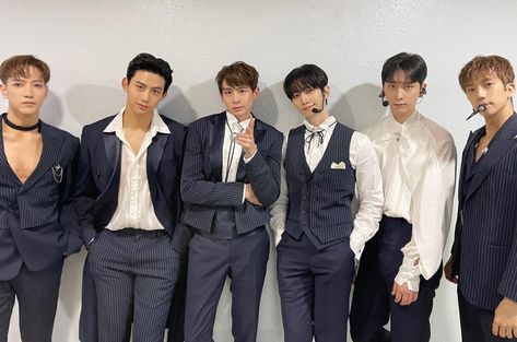 2PM's "MUST" has attained the group's new highest first-week sales record on the Hanteo Chart! 2pm Group Photo, Kpop Group Photo, 2pm Kpop, 2pm Junho, Ok Taecyeon, Kpop Concert, Pop Albums, Lee Junho, All About Kpop