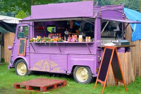 Everyone loves a good food truck. Check out the best Kansas City has to offer... Food Truck Ideas, Food Truck Business Plan, Starting A Food Truck, Food Truck Menu, Best Food Trucks, Mobile Food Trucks, Purple Food, Food Truck Business, Smoothie Bar