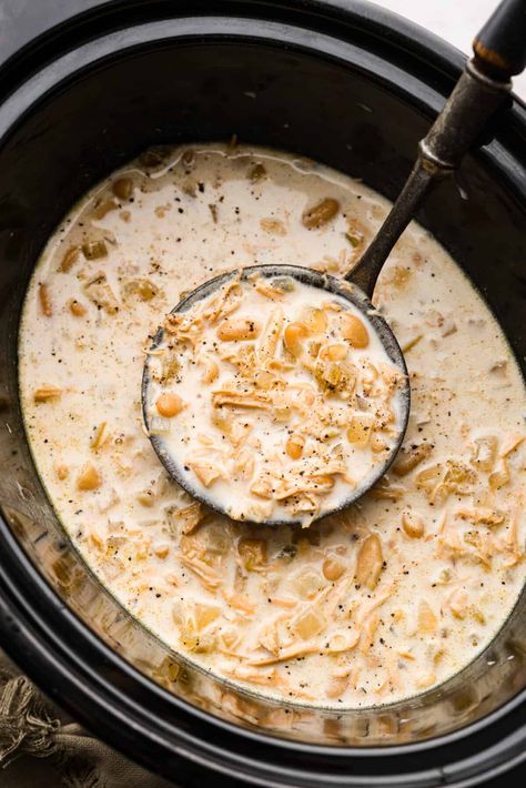 White Chili Crockpot, White Bean Chicken Chili Crockpot, Crockpot Chicken Chili Recipes, Crockpot Rotisserie Chicken, Amish Breakfast, Delicious Chili Recipe, Cream Cheese Chicken Chili, White Chicken Chili Slow Cooker, Chicken Chili Crockpot