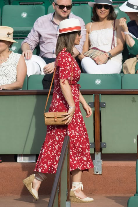 French Open Outfit, Wedge Shoes Outfit, Alpargatas Outfit, Pipa Middleton, Espadrilles Outfit, Pippa Middleton Style, Pippa And James, Outfits With Striped Shirts, Middleton Family