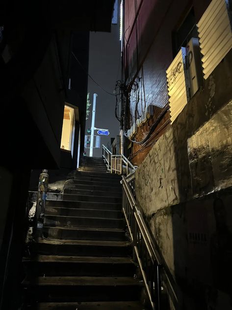 Gritty City Aesthetic, Poor City Aesthetic, Urban Aesthetic Photography, Superhuman Aesthetic, Whisper Background Photos, City Alleyway, Abandoned City, Photography Themes, Dark City