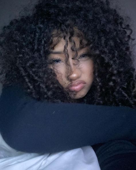 Poofy Hair, Beautiful Curly Hair, Hairdos For Curly Hair, Aesthetic People, Hair Photo, Curly Girl, Pretty Selfies, Aesthetic Hair, Curly Hair Styles Naturally