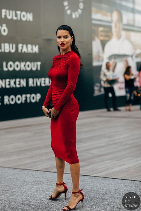 New York SS 2020 Street Style: Adriana Lima Adriana Lima Face, Adriana Lima Outfit, Adriana Lima Style, 2020 Street Style, Reportage Photography, Victoria Secrets, Alessandra Ambrosio, Rio Grande Do Sul, Adriana Lima